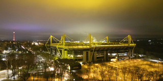 Das Fußballstadion des BVB bei Nacht